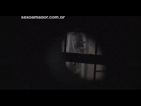 ❤️ Si Blondie ay lihim na nakunan ng video ng isang voyeur ng kapitbahayan na nakatago sa likod ng mga guwang na brick ❤️❌ Porno sa tl.mysexgamer.ru ﹏